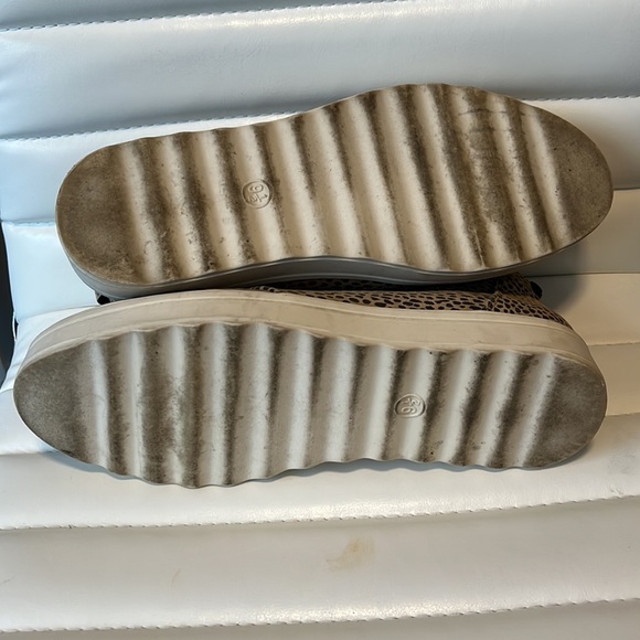 Cheetah print. universal thread. high top shoes - Picture 4 of 4